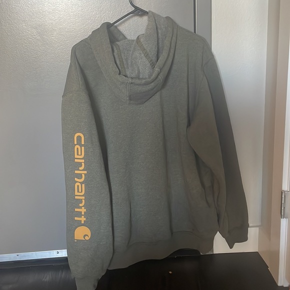large (loose fit) carhartt sweatshirt. - Picture 2 of 3